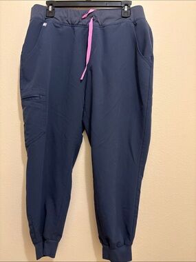 Figs Zamora in gray in xl petite